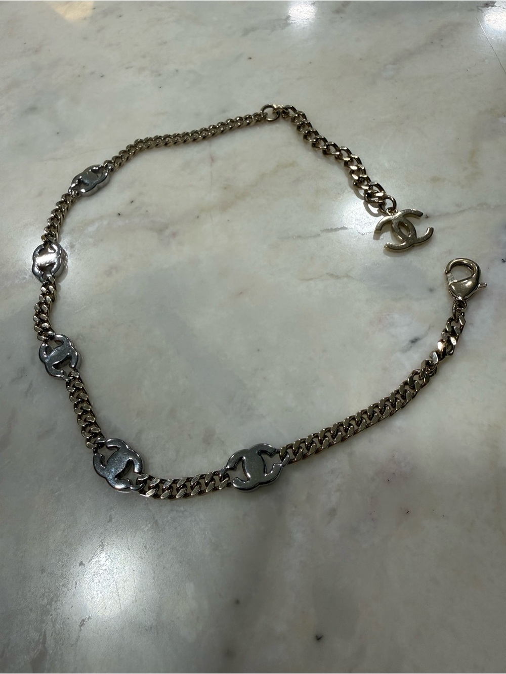 CHANEL Gold-plated Link Necklace with Crystal CC Motifs - Picture 9 of 12